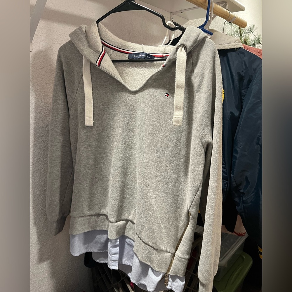 Tommy Hilfiger Hoodie. Size Small